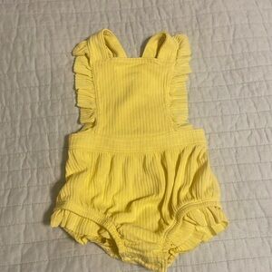 Baby girl cat & Jack yellow outfit size 0-3 m